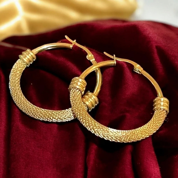 🆕️Trendy Chic 18K Gold Plated Stainless Steel Textured Mesh Hoop Earrings - Picture 8 of 15